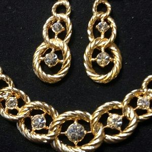 Avon Coretta Necklace & Earring Gift Goldtone